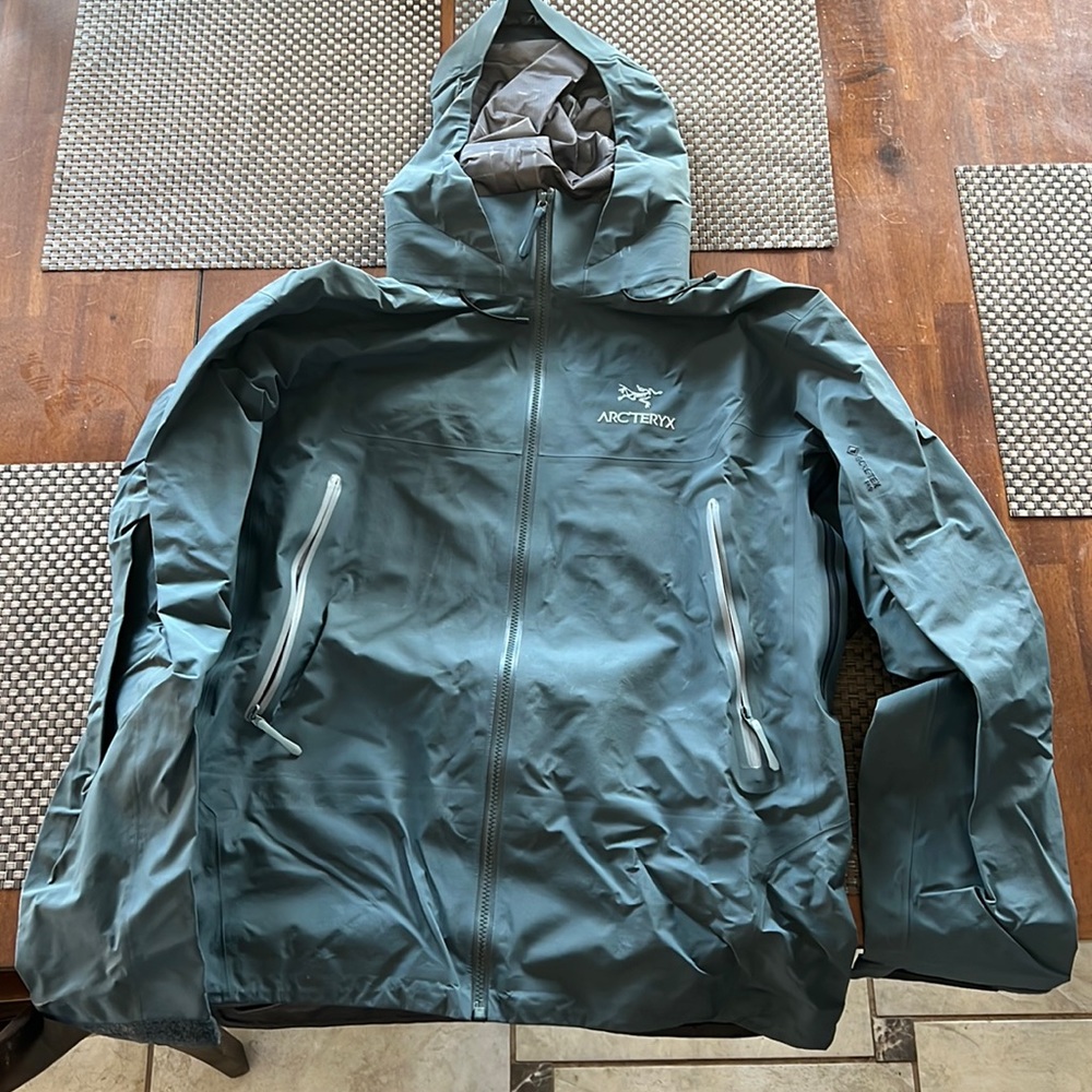 Arc’teryx Beta AR Jacket, Size L, Color Neptune